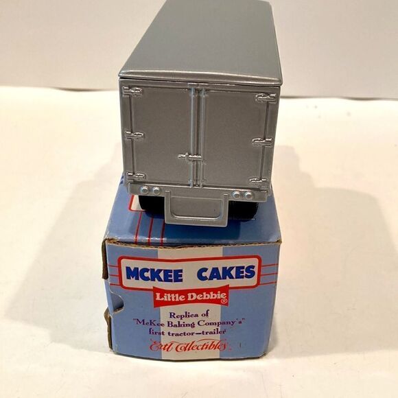 MCKEE CAKES Baking Semi Tractor Trailer Truck Die Cast - Picture 6 of 8